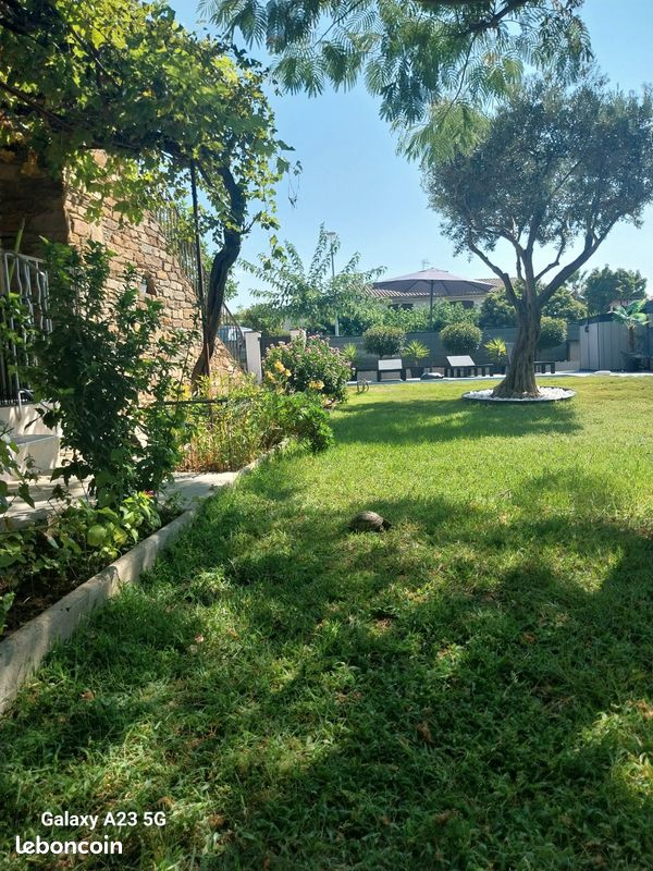 Appartement rez-de-jardin, piscine, proche plage, climatisation et Wifi, quartier paisible des Bormettes (image 14)