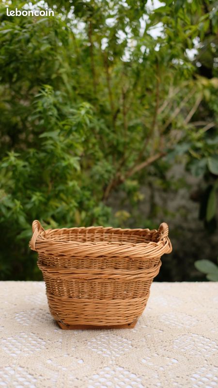 Panier décoratif vintage en osier (image 1)