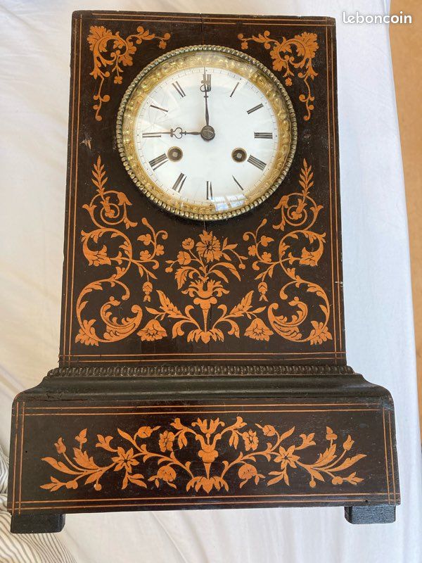 Pendule borne à fil en palissandre marqueté époque Restauration - Louis-Philippe 1830 (image 1)
