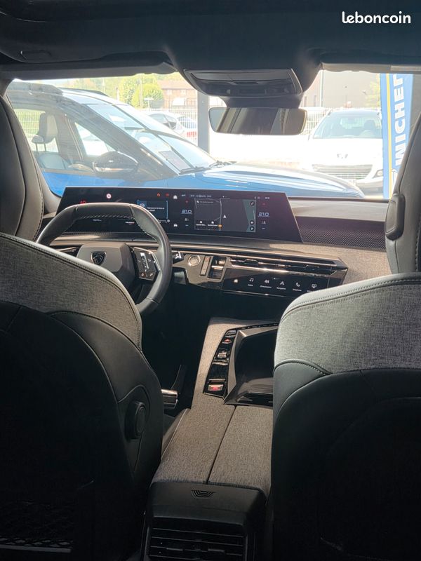 PEUGEOT 3008 1.2 HYBRID 136ch e-dcs6 GT (image 4)