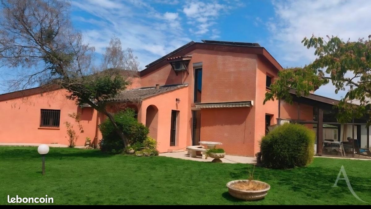 Maison 8 pièces 250 m² · à Lherm · 250 m² · 370 000 €