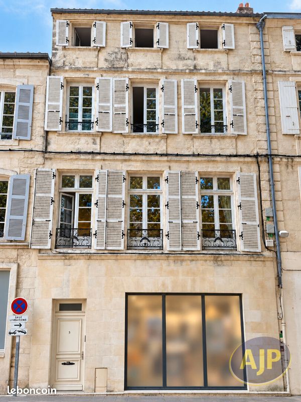 Maison 6 pièces 221 m² · à Saintes · 221 m² · 369 250 €