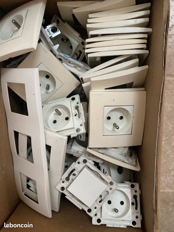 Lot De 5 Prises De Courant Arnould ESPACE 60631 - 2P+T à Vis - Neuf - Pour Installation électrique
