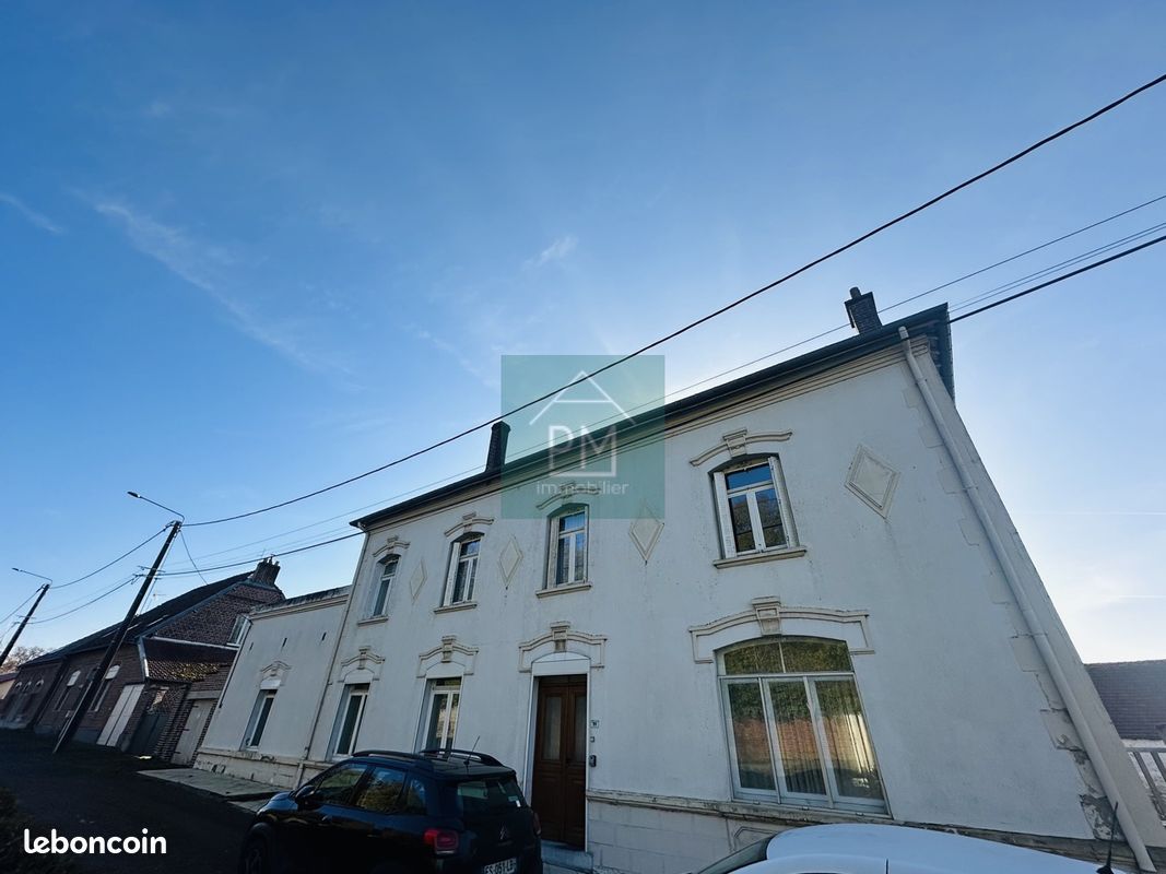Maison 8 pièces 245 m² · à Fins · 245 m² · 157 500 €