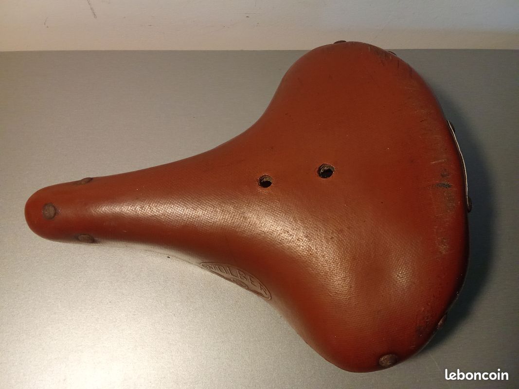 ANCIENNE SELLE DE VÉLO EN CUIR WOLBER / OLD BIKE SADDLE