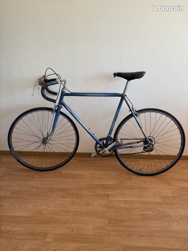 Axe traversant de vélo avec moyeux à dégagement rapide