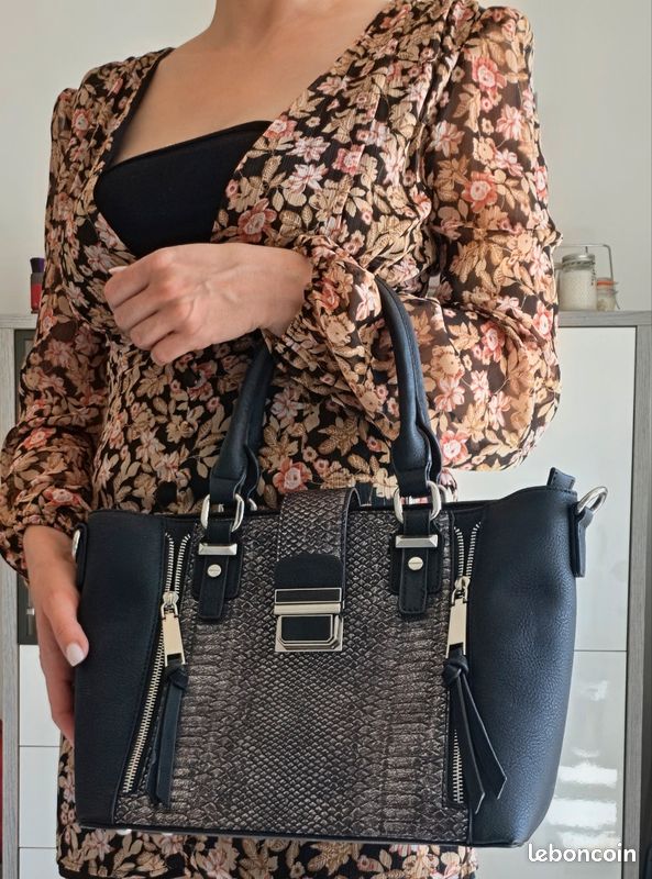 Sac noir comme neuf (image 5)