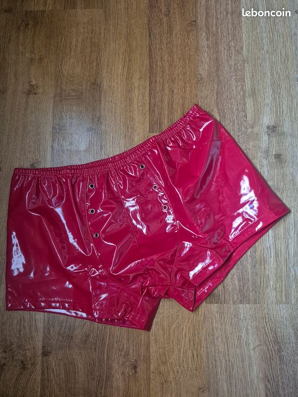 Short Homme Vinyle Rouge avec Oeuillets XL (image 1)