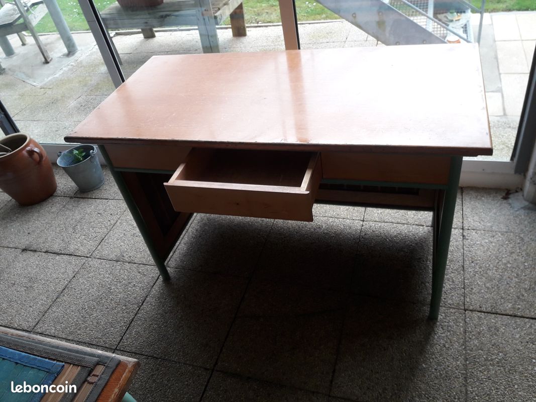 Bureau de Maitre d Ecole (image 1)