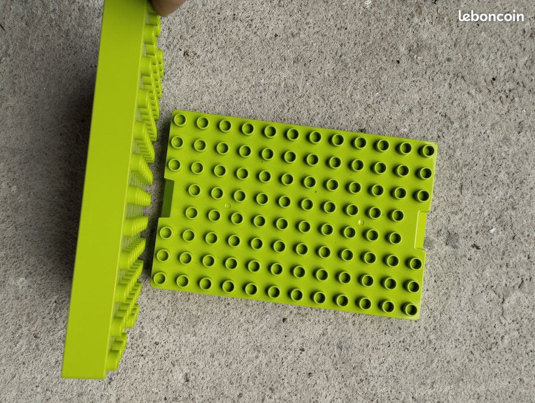 Lego Duplo : Plaque 8 x 8 ( jaune normal ou verte épaisse ) et 8 x 12 (épaisse verte anis) (image 2)