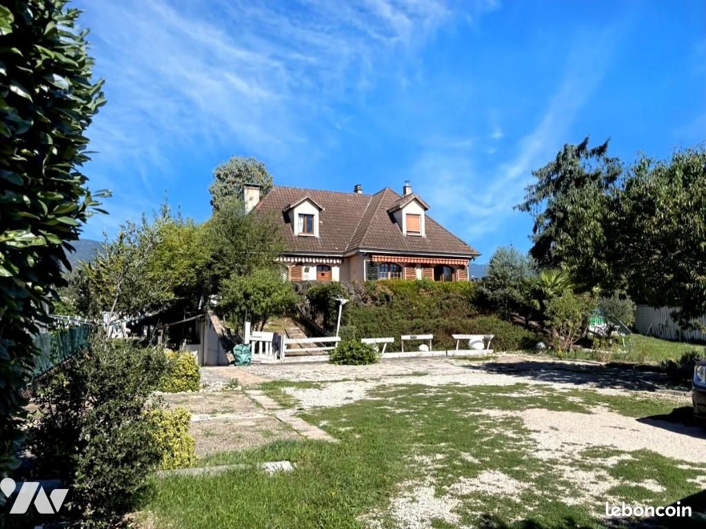 Maison 5 pièces 124 m² · à Ségny · 124 m² · 950 000 €