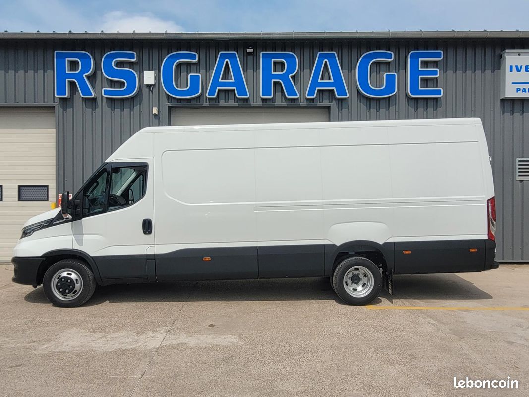 IVECO DAILY 35C18 A8 V16 FOURGON PACK EVOLUTION 03 PLACES NEUF avec CAMÉRA RECUL + GPS + PROJECTEURS FULL LED + MOTEUR 3 LITRES + VERSION MY2022 DONC SANS LES CONTRAINTES GSR2 ( Prix Vente 46 990 HT ) (image 13)