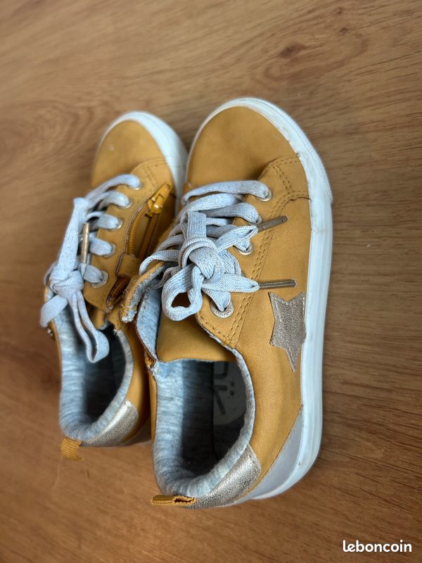 Chaussures toiles jaune T29 Chaussures