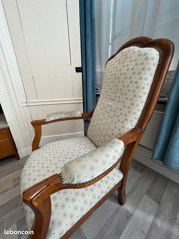 Fauteuil en bois et tissu de style (image 2)
