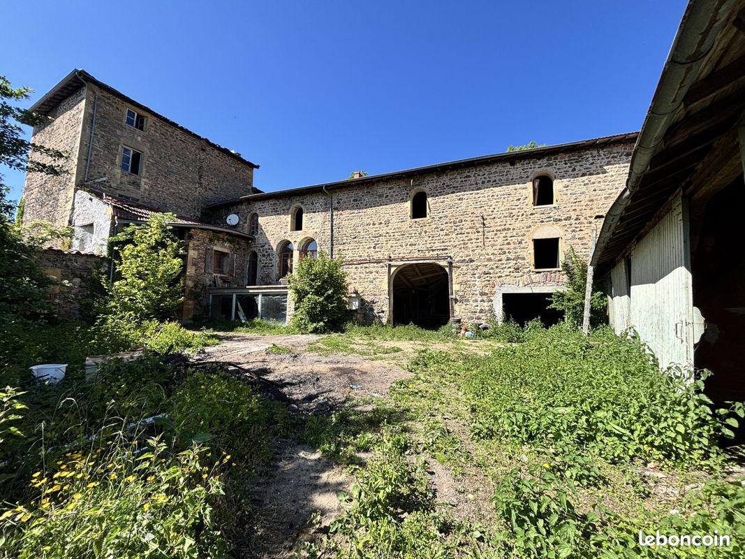 Maison 10 pièces 200 m² · à Azolette · 200 m² · 60 000 €