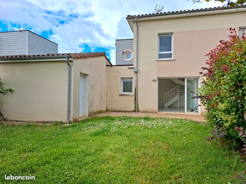 Maison 3 pièces 70 m² · à Roullet-Saint-Estèphe · 70 m² · 110 000 €