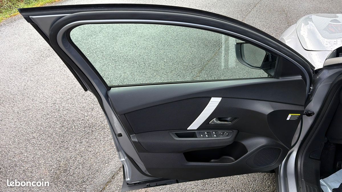 CITROEN C4 PureTech 130 S&S EAT8 Feel (image 28)