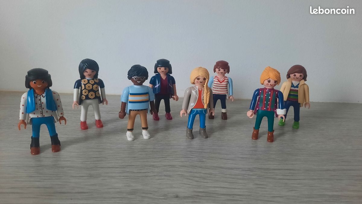 8 playmobil adultes (image 1)