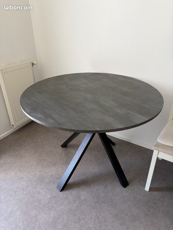 Table IKEA, gris foncé, 105 cm (image 1)