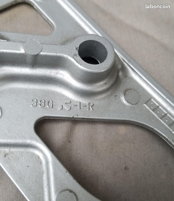 Repose pieds avant droit SUZUKI GSX-R 1000 2002