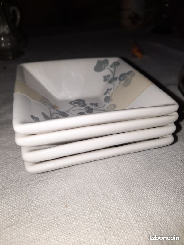 4 petites coupelles (image 1)