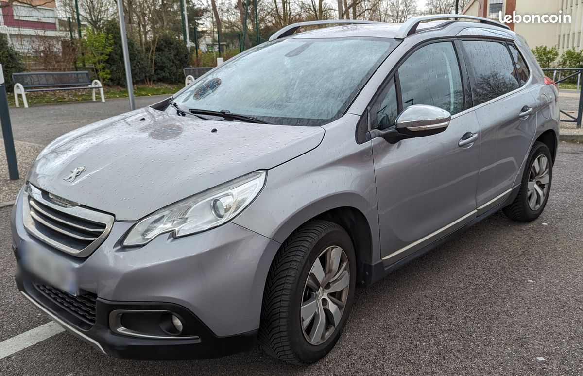 Peugeot 2008 essence 130cv Allure Gris (Moteur remplacé à 70 000km) Voitures