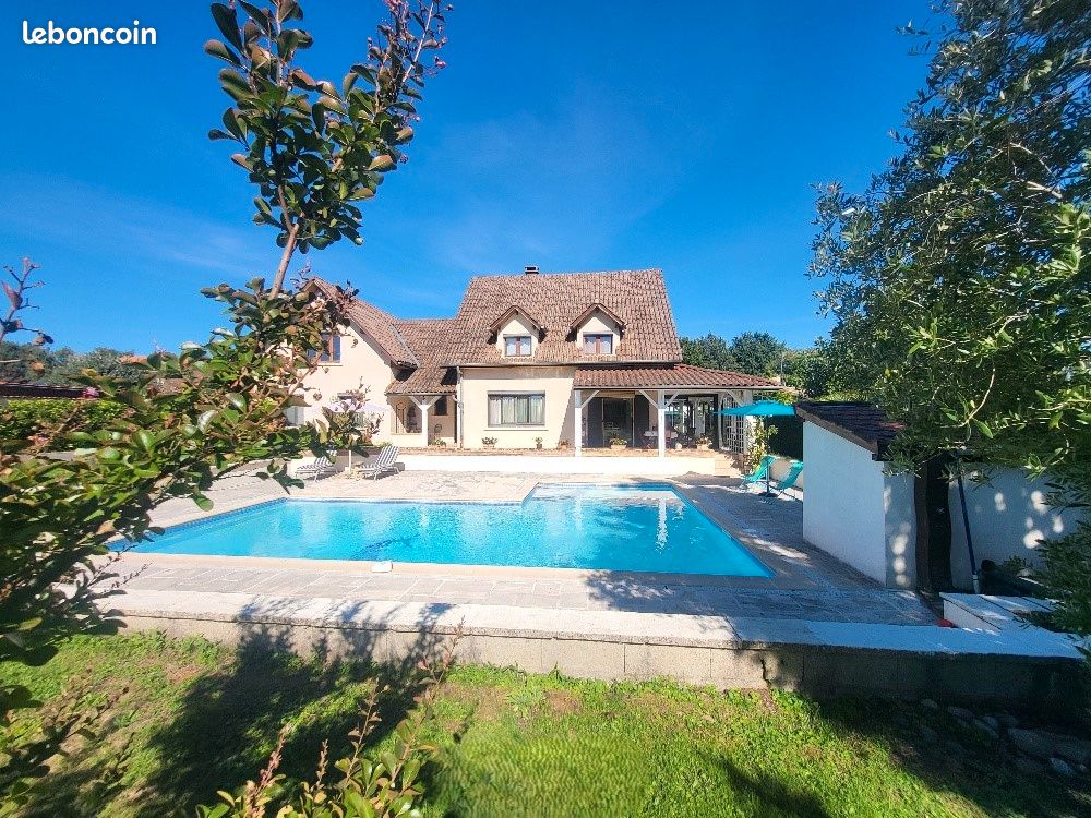 Maison 10 pièces 210 m² · à Châtillon-sur-Chalaronne · 210 m² · 549 000 €