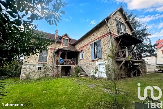 Maison 11 pièces 220 m²