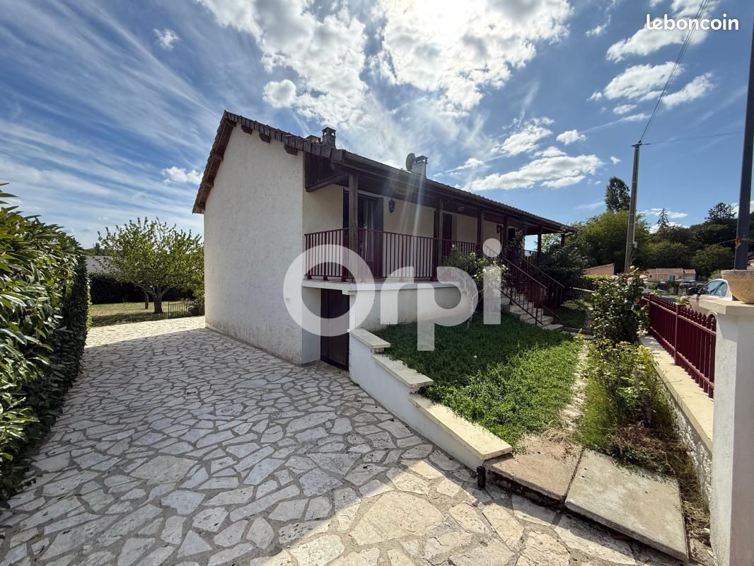 Maison 4 pièces 126 m² · à Savignac-les-Églises · 126 m² · 850 €/mois