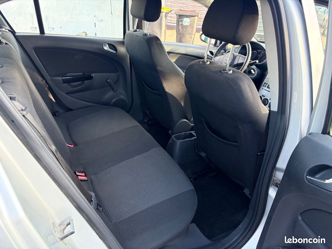 Opel Corsa CDTI COOLLINE 1 ÈRE MAIN SUIVIE D ENTRETIEN PAYÉ EN 3 FOIS (image 9)