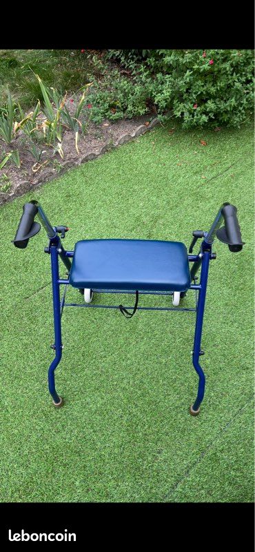 Déambulateur pliable avec siège (image 1)