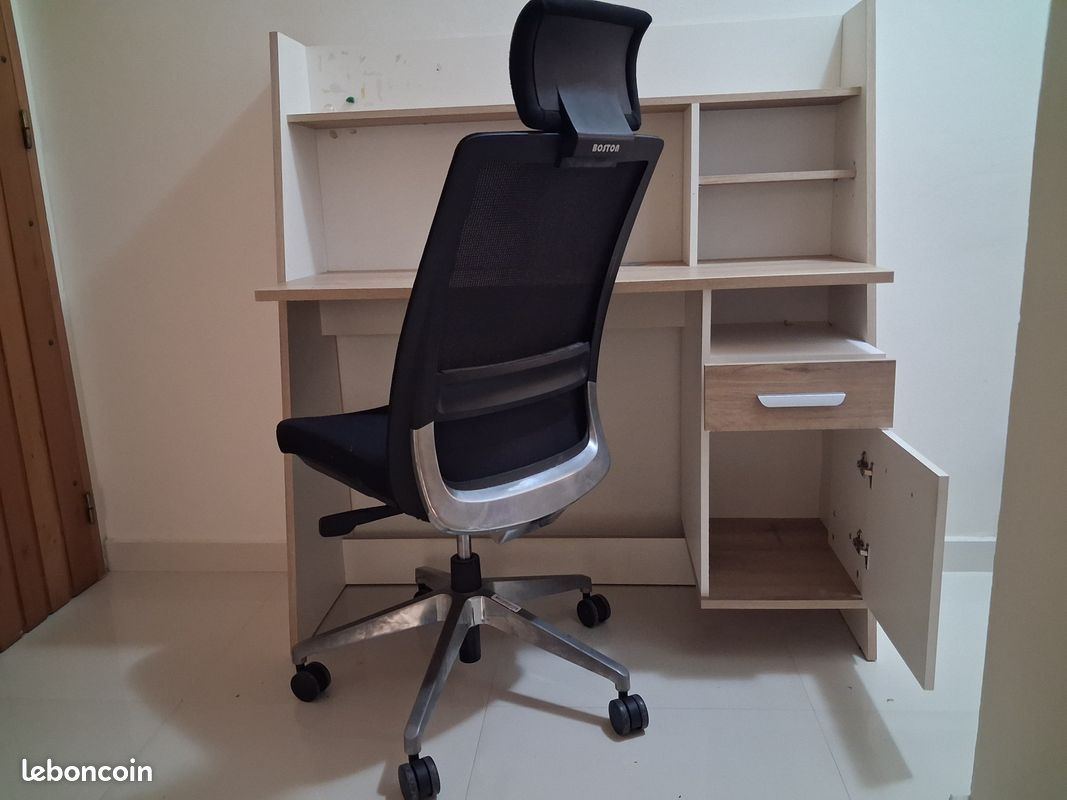 Bureau (image 1)