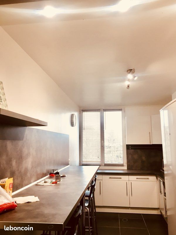 Chambre meublée en colocation calme (image 3)