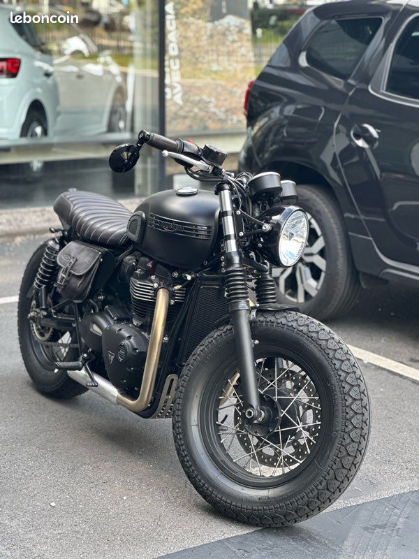 Triumph Bonneville T100 black Matt transfo BAAK Motos
