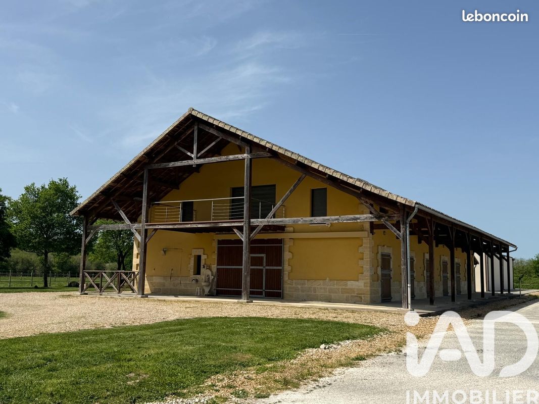 Maison 10 pièces 380 m² · à Montpon-Ménestérol · 380 m² · 815 000 €