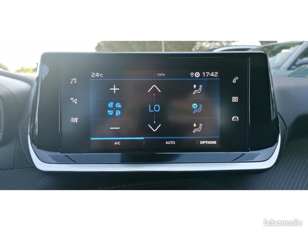 PEUGEOT 2008 1.5 BlueHDi 110 Style +CAMERA (image 10)
