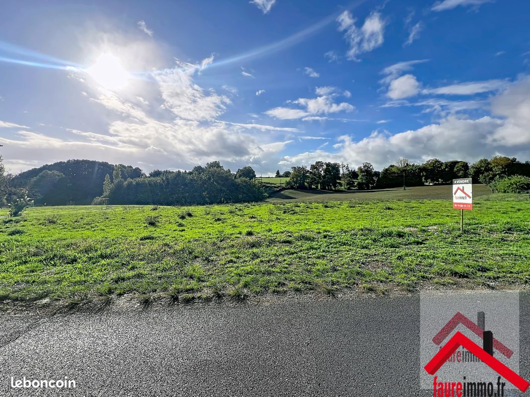 Terrain 3000 m² · à Sainte-Féréole · 3 000 m² · 62 900 €