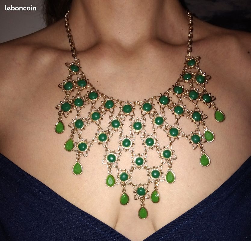 Collier Fantaisie - Jolie Pièce Sans Marque - Occasion - Parfait Pour Un Look Casual