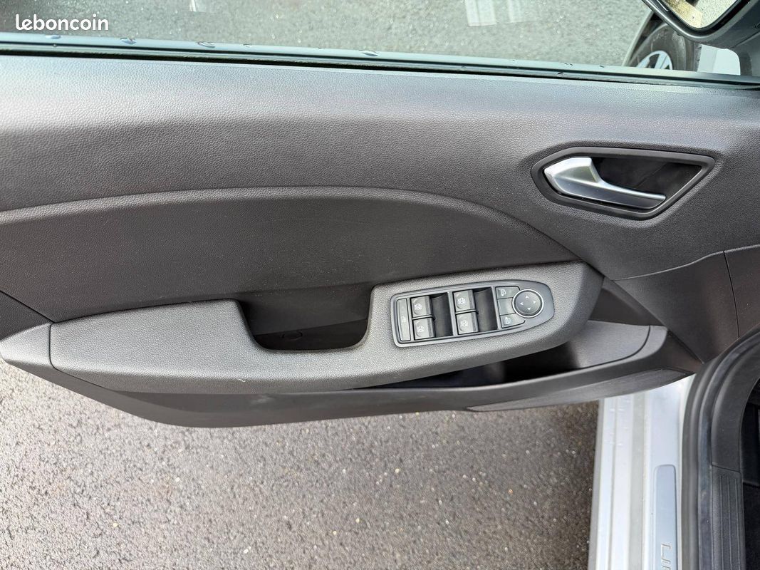RENAULT Clio E-Tech 140 - 21N Limited (image 19)