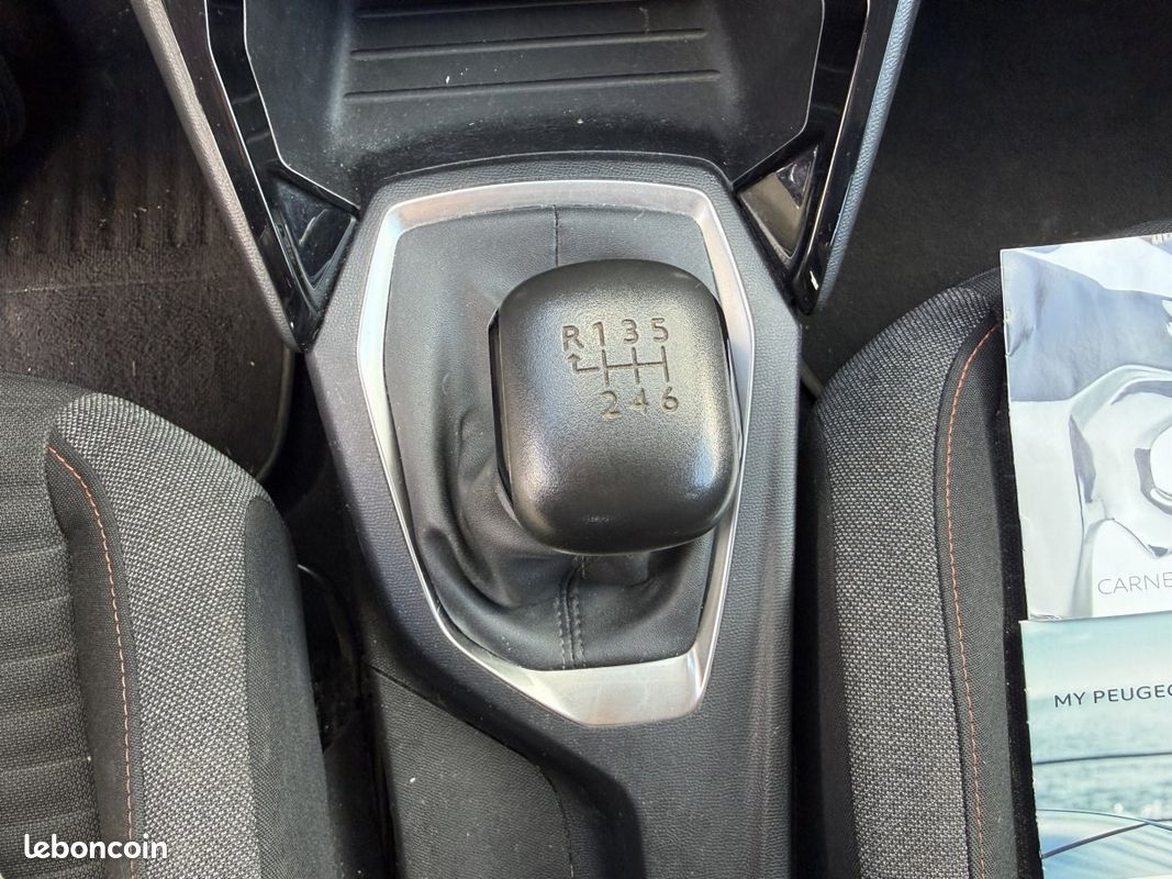 Peugeot 208 (2) BLUEHDI 100 Active (image 15)
