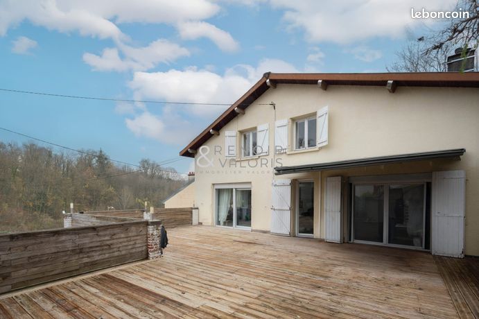 Maison 8 pièces 236 m²