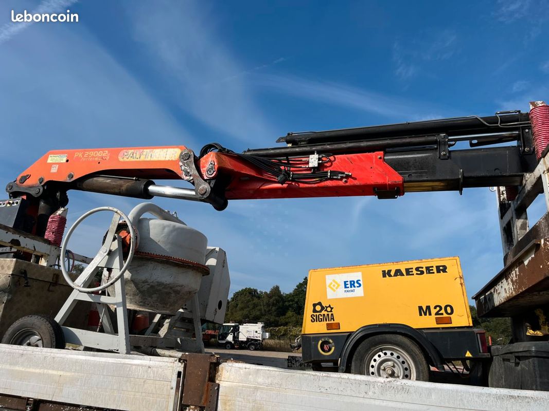 Renault Kerax 370dci 4x4 plateau grue Palfinger (image 8)