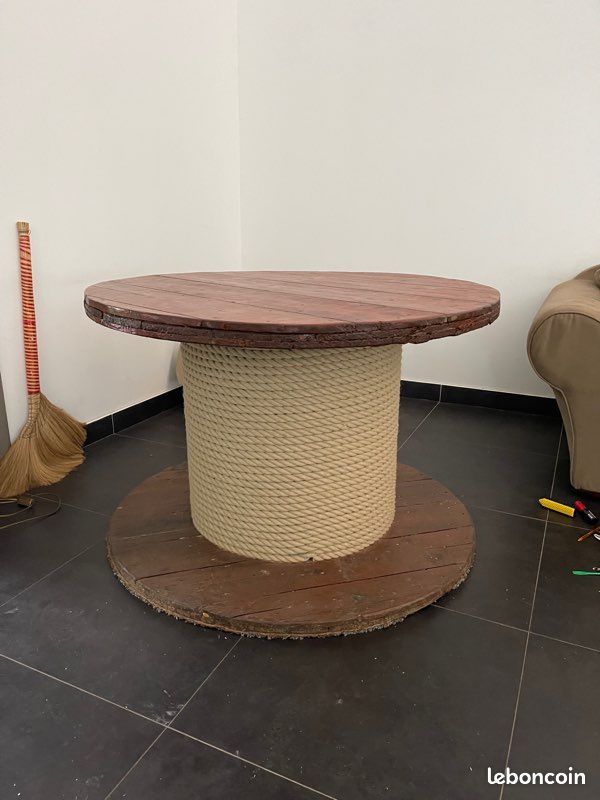 Table touret (image 1)