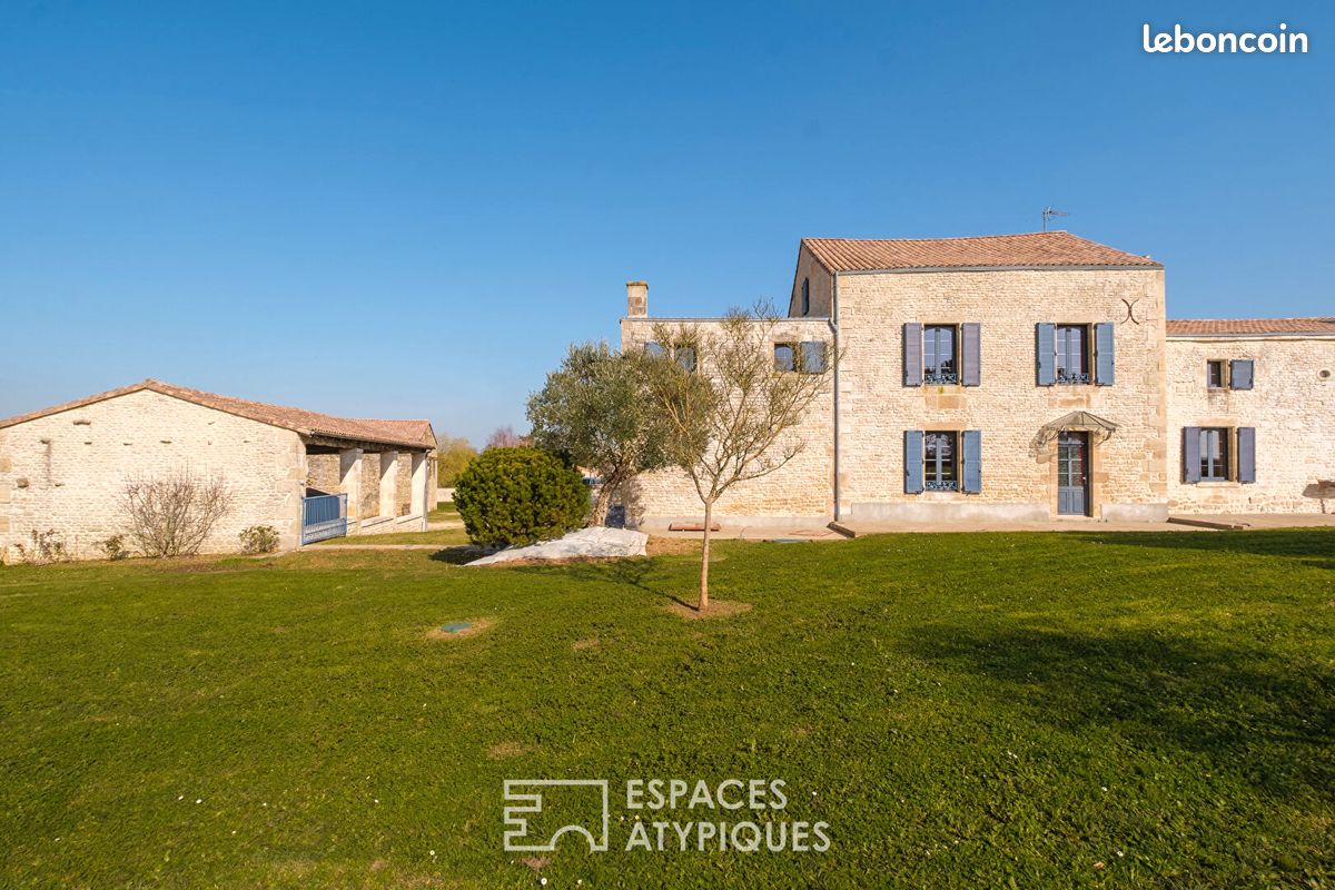 Maison 10 pièces 405 m² · à François · 405 m² · 685 000 €