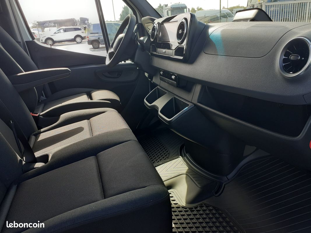 42 990 HT Mercedes SPRINTER 315 CDI 150 Ch BVA 43S L3H2 790 Euro(s) HT/Mois (image 4)