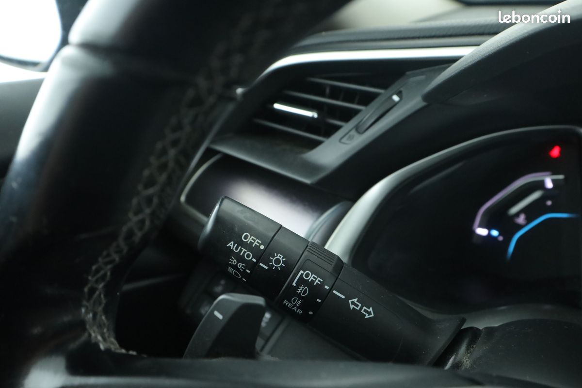 Honda Civic 1.6 i-DTEC Exclusive AT 4P 120 ch (image 25)