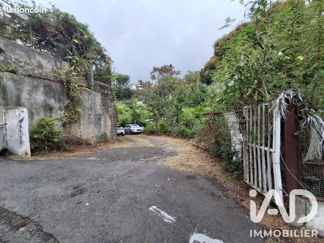 Terrain 1900 m² · à Saint-Denis · 1 900 m² · 1 000 000 €