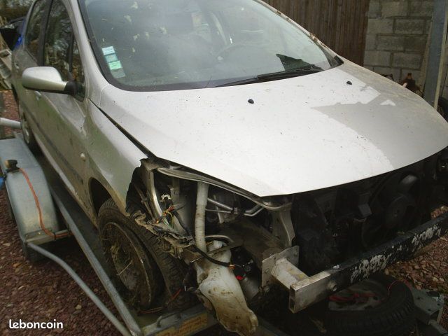 Pièces de 307 Peugeot année 2005 (image 2)