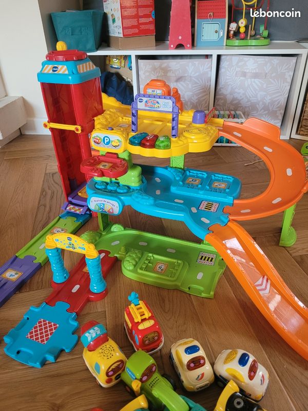 Garage VTech Tut Tut Bolides + nombreuses extensions + 5 véhicules – Très bon état (image 1)