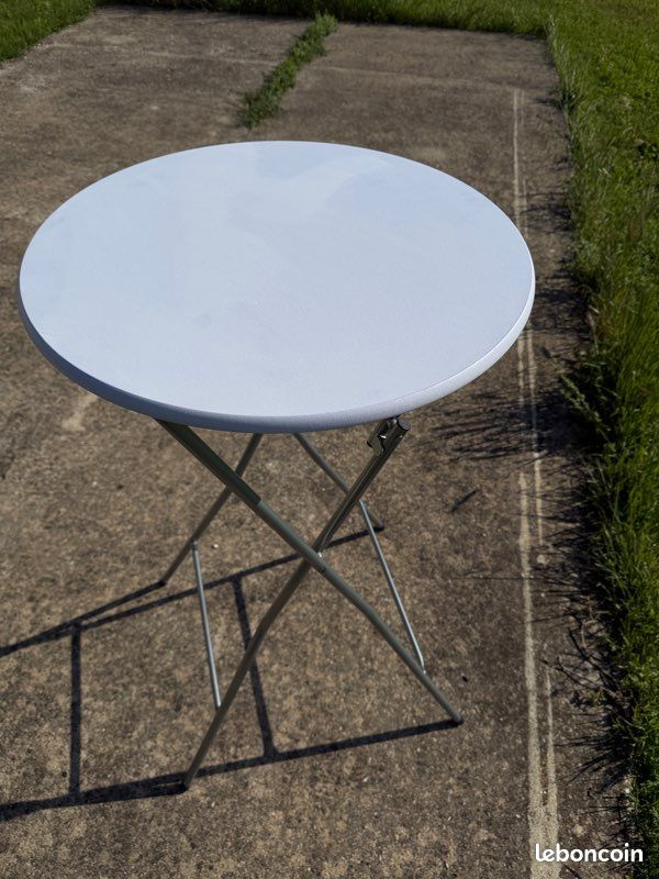 Table haute ronde blanche pliable avec housse noire (image 2)